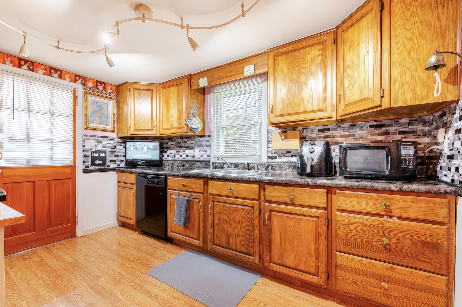 The Artist Studio Loft Accommodation Gallery The Artist Studio Loft Full Kitchen 02 2025
